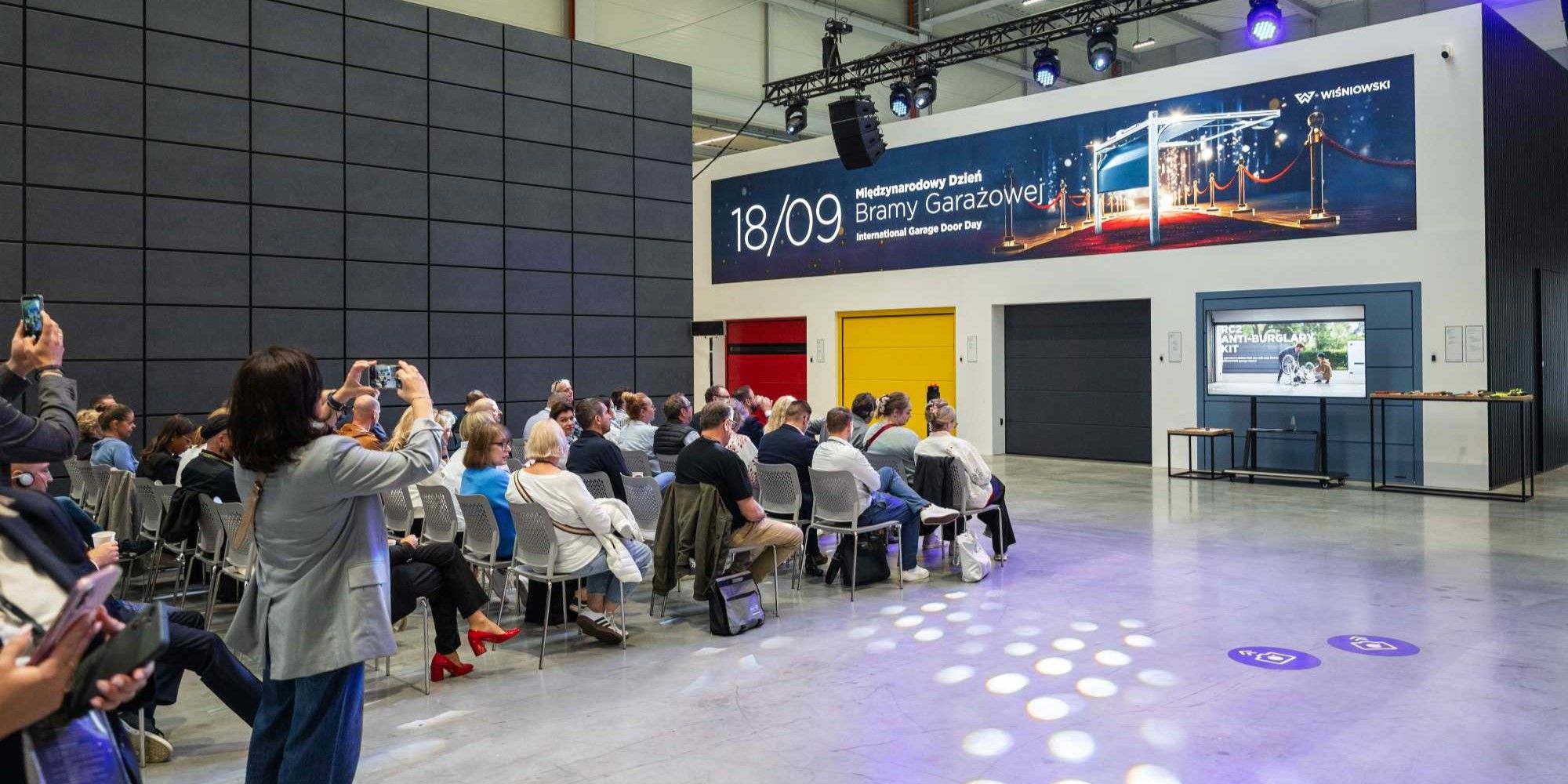 La Giornata Internazionale del Portone da Garage… sì, esiste davvero!