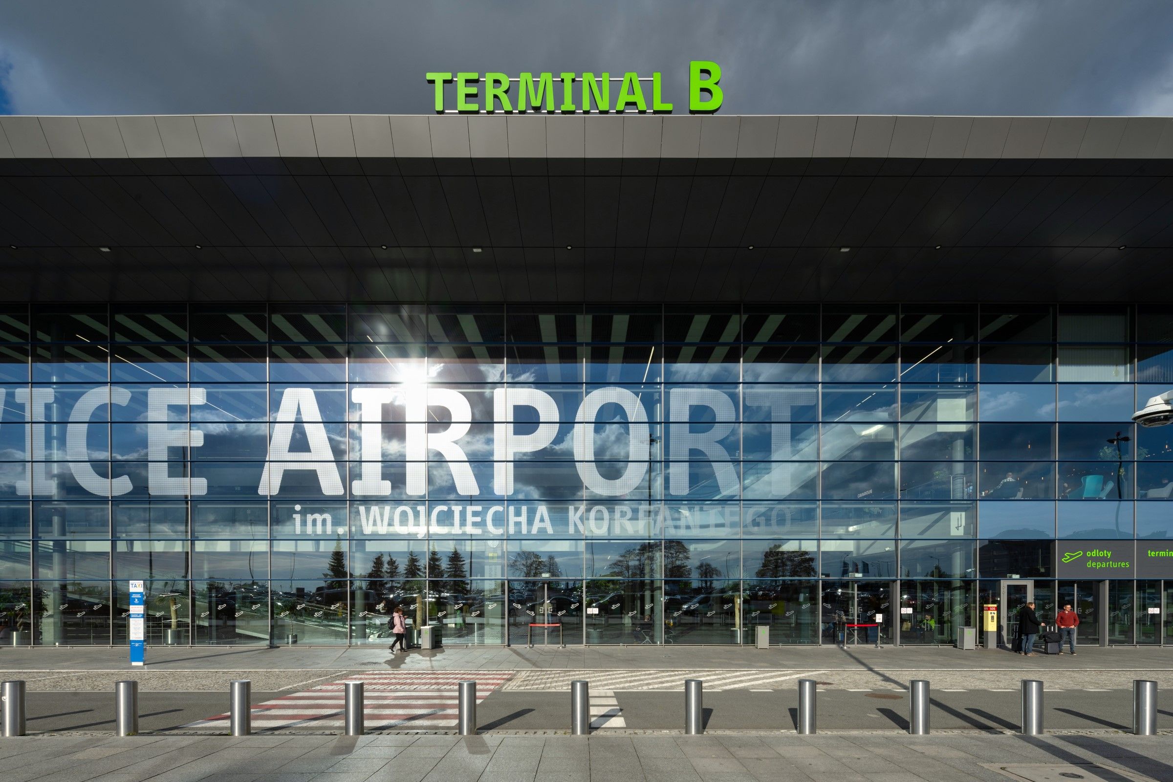 Facciate in alluminio WIŚNIOWSKI all'aeroporto di Katowice