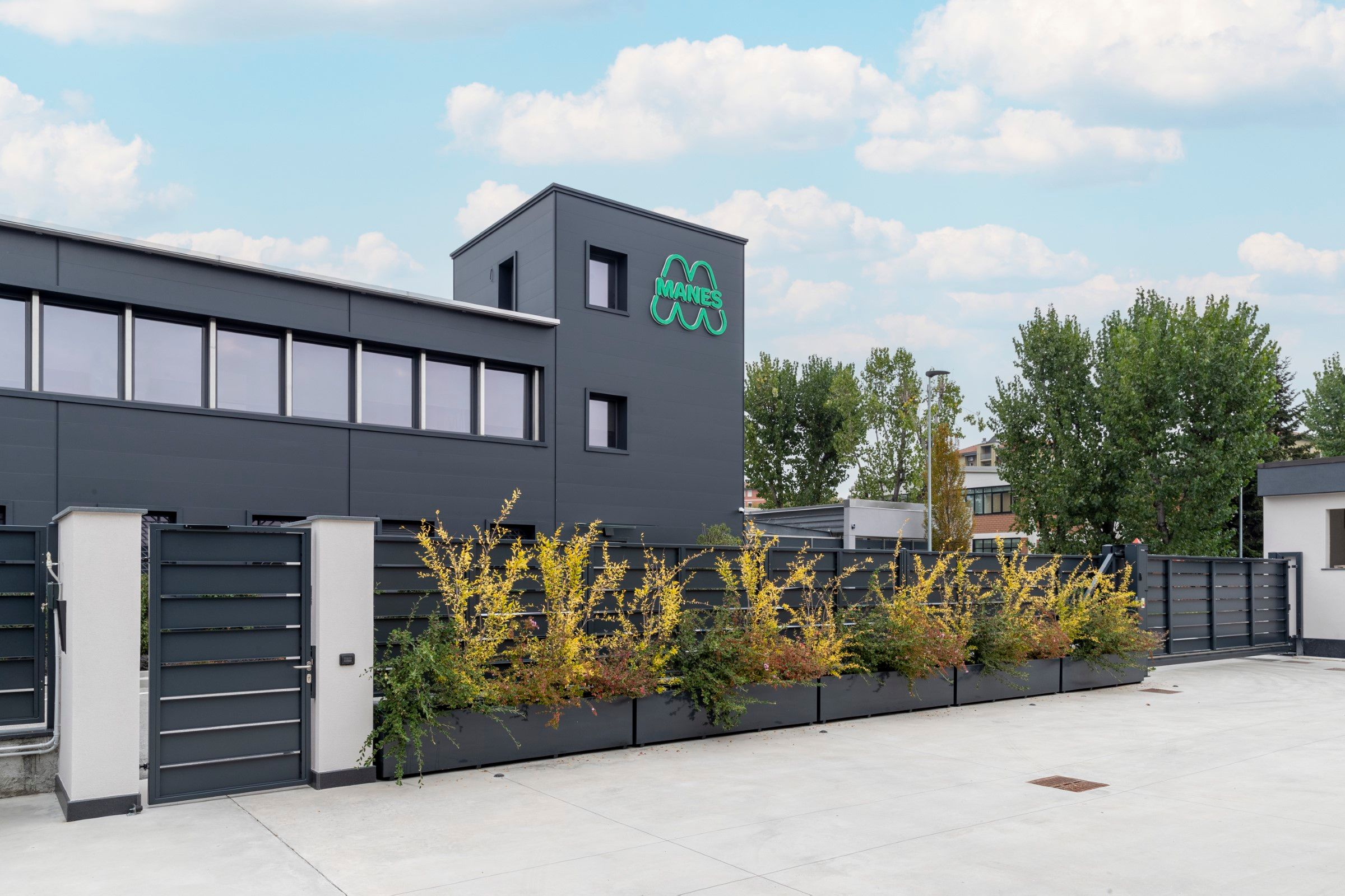 Il mix perfetto tra tecnologia e design - la sede centrale MANES, Italia