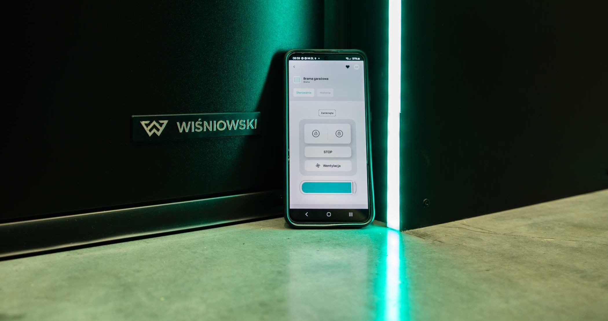 Lo smartphone è oggi la chiave di casa e il telecomando della proprietà. L'esperto testa l'applicazione WIŚNIOWSKI